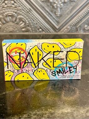Urban Decay Naked Eyeshadow Palette- Smiley new limited edition